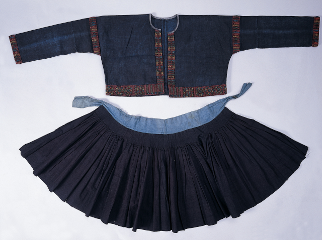 Chieftain's beaded garment and short skirt  