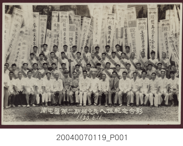 Photo of stage two reservists from Nantun District of Taichung enlisting 
